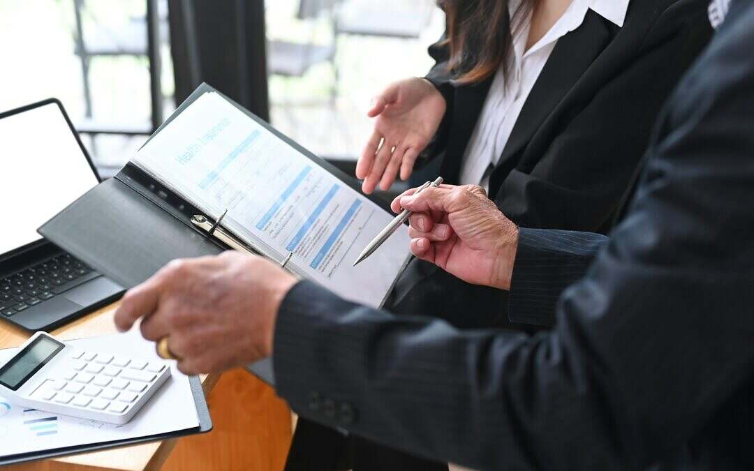 Choosing Between Metro Phoenix Health Insurance Agents